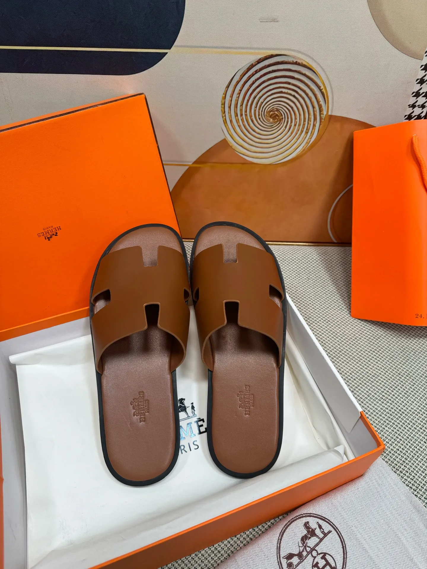 👟👟Ex-factory price 560👟👟 "HERMES" [Classic Original Version] Hermès; Top 🔝 Purchasing Agency 🔍🔍 Men's Latest 🇺🇸 Counter Sales Simultaneously, Original Imported from Italy: Silk Cowhide · Prominent (High-end · Nobility · Grade) Exquisite Workmanship (Italian 🇮🇹 Imported Water Dye Brand Wear-resistant ultra-thousand leather feet) Soles: Original soles specially provided by the original factory, ⚠exclusive double-layer movable rubber molded outsole; super comfortable, wear-resistant, non-slip, environmentally friendly🌳🌳🌳, real photos taken🎬The real ones are more beautiful🔍🔍 (high quality, single goods), you can enter and exit the counter at will* Code number: 38·39·40·41·42·43·44# (45# can be customized) (46 47➕30 customization is not returnable) Welcome to place an order...☕